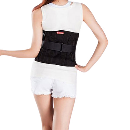 Femme portant la Ceinture dorsale Double Serrage